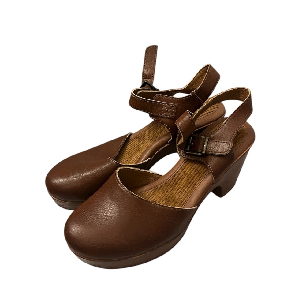 b.o.c. Natasha Brown Closed Toe Clogs Size 8